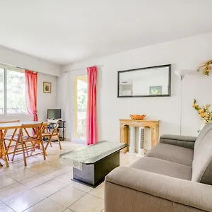  Hébergement de vacances Quiet With Swimming Pool France